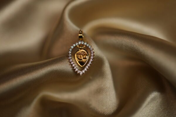 Om Pendant DP-0001